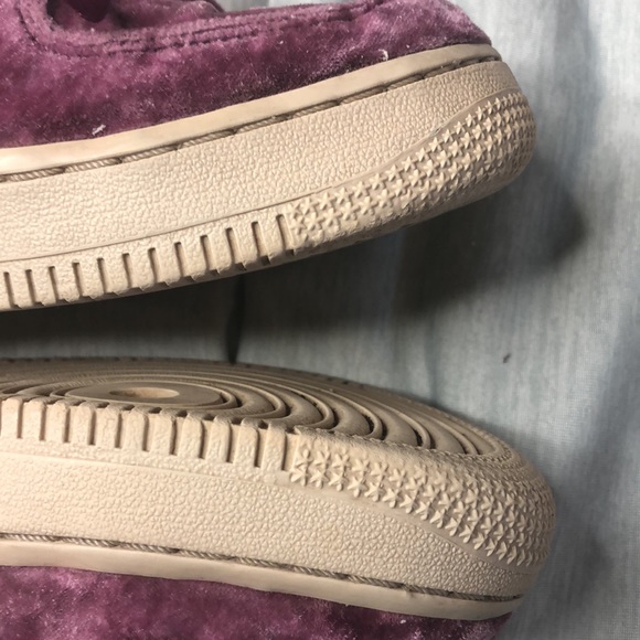 Air Force 1 Crushed Velvet size 4Y “Tea Berry” - Picture 5 of 16